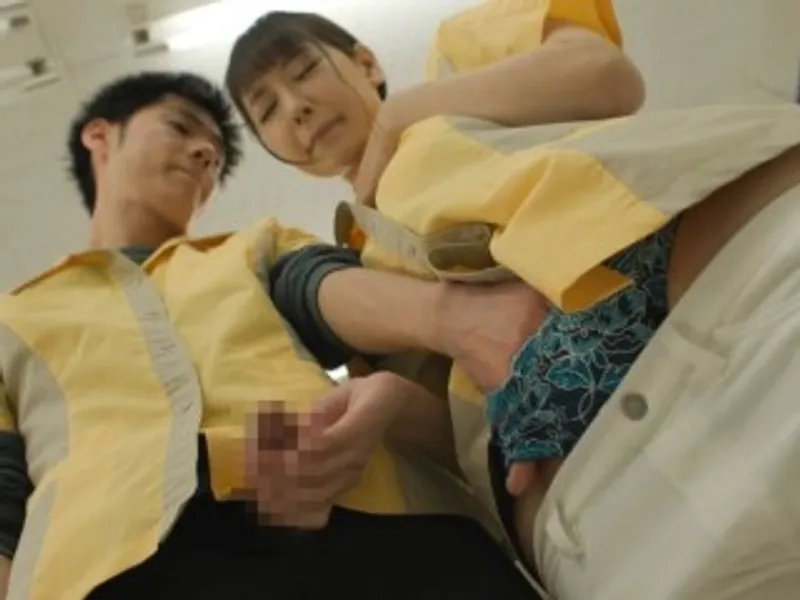 điên cuồng nện cô đồng nghiệp nứng trong siêu thị mini