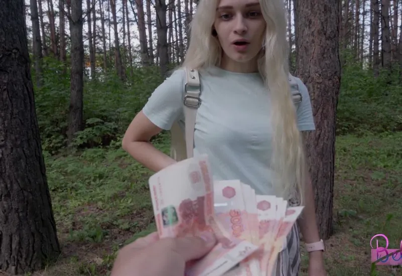 Dùng tiền gạ quan hệ ghệ hám tiền ngay trong rừng vắng vẻ